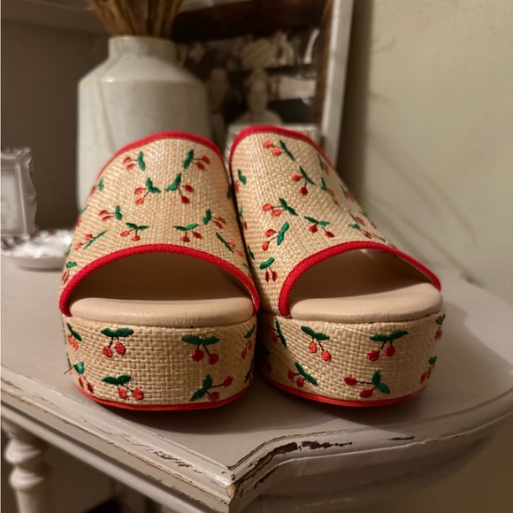 Matisse x Anthropologie Embroidered Cherry Platform Sandals 10 Like New - Picture 5 of 11